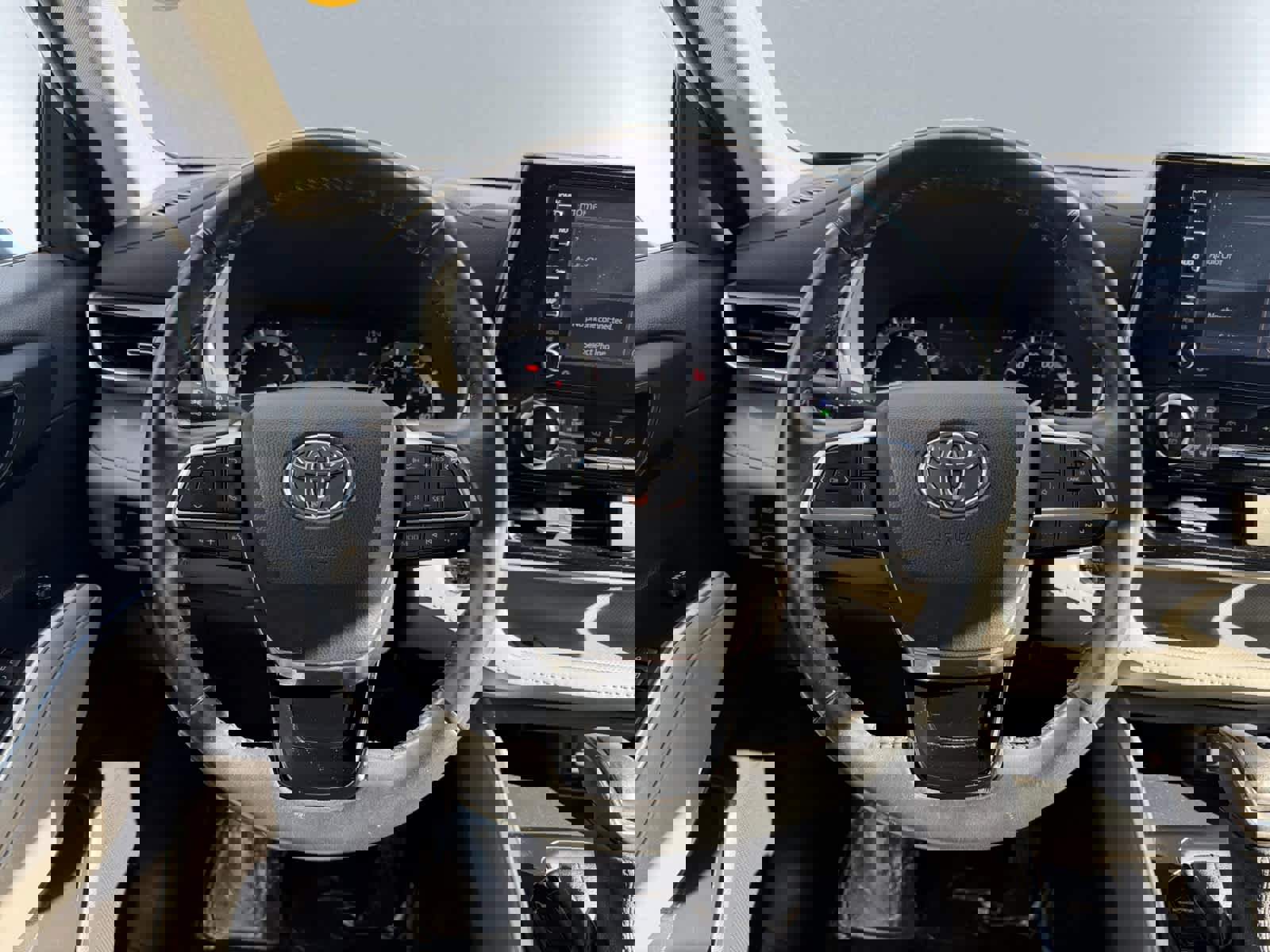 Used 2021 Toyota Highlander XLE image 17