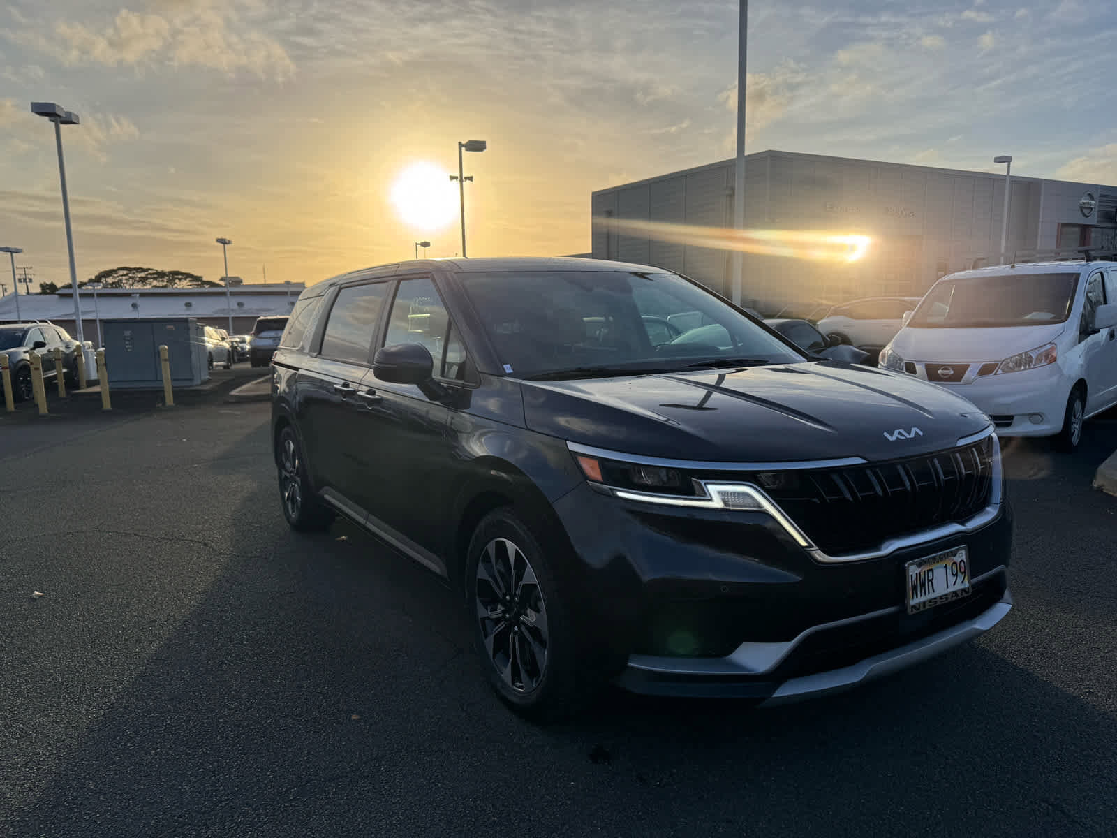 Used 2024 Kia Carnival EX image 2