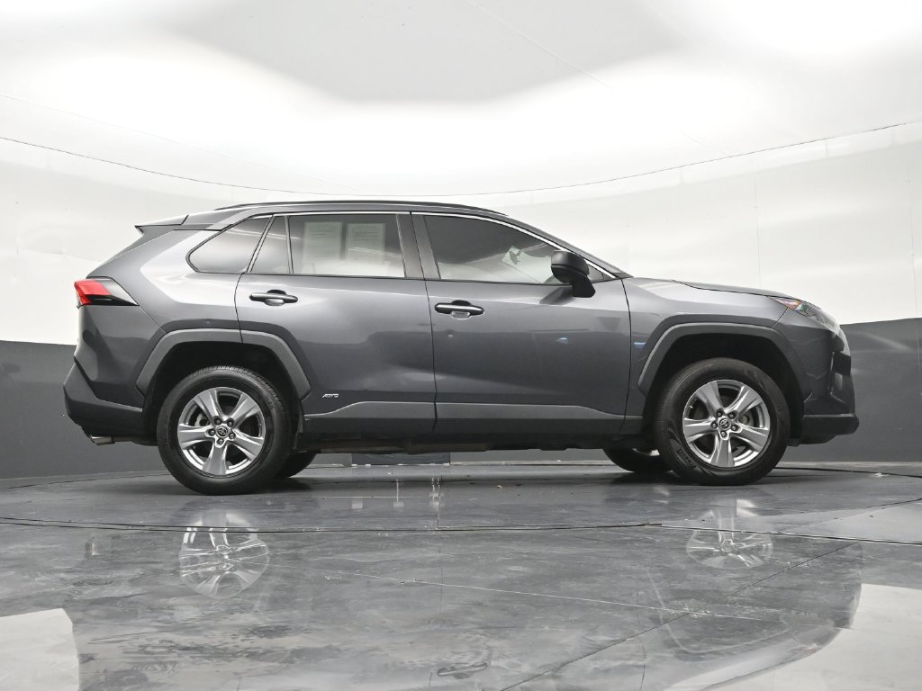 Used 2022 Toyota RAV4 LE AWD/4WD image 28