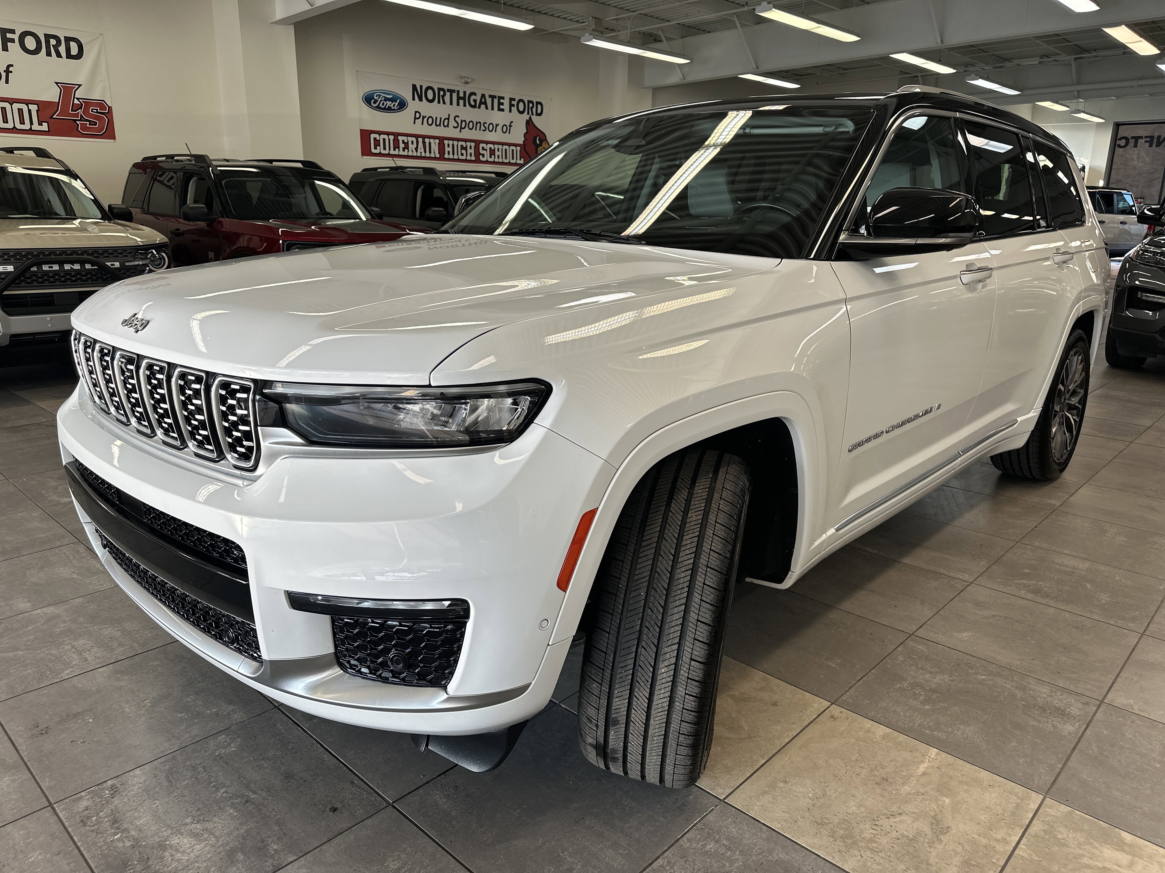 Used 2023 Jeep Grand Cherokee L Summit w/ Advanced Protech Group IV image 18