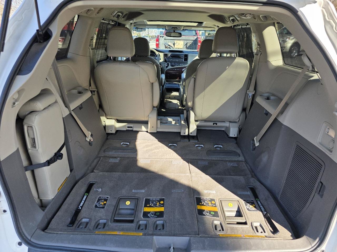 Used 2013 Toyota Sienna XLE FWD image 18