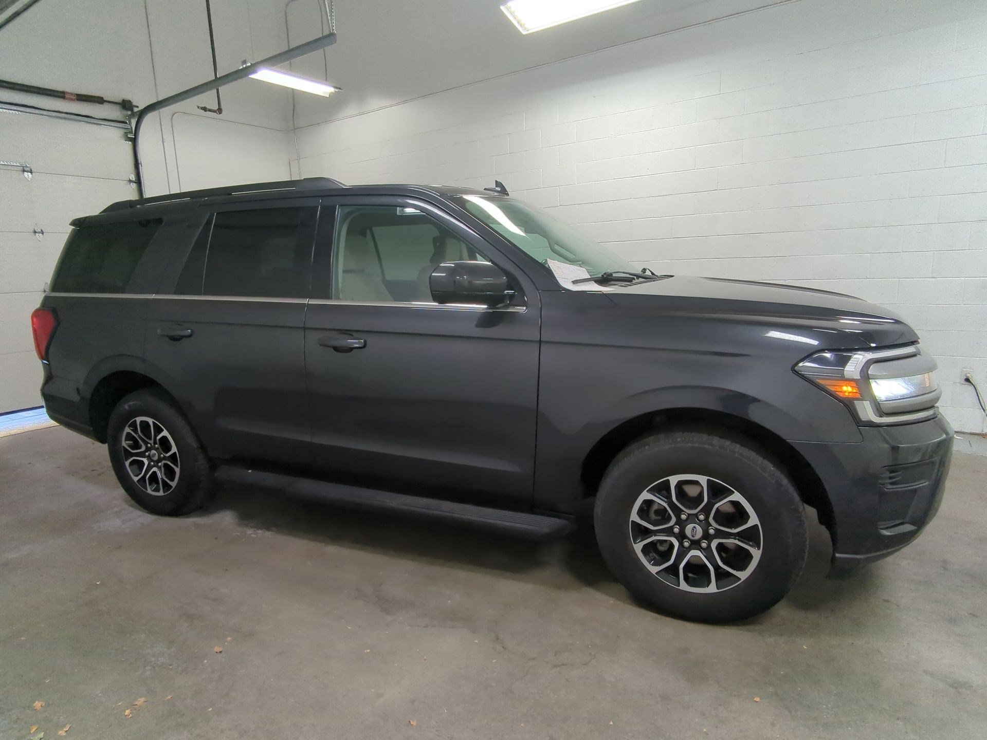 Used 2024 Ford Expedition XLT image 2