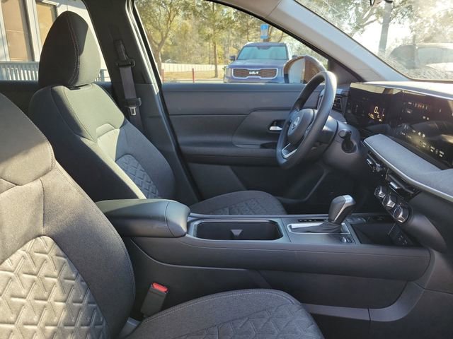Used 2025 Nissan Kicks SV w/ Charging Package FWD image 34