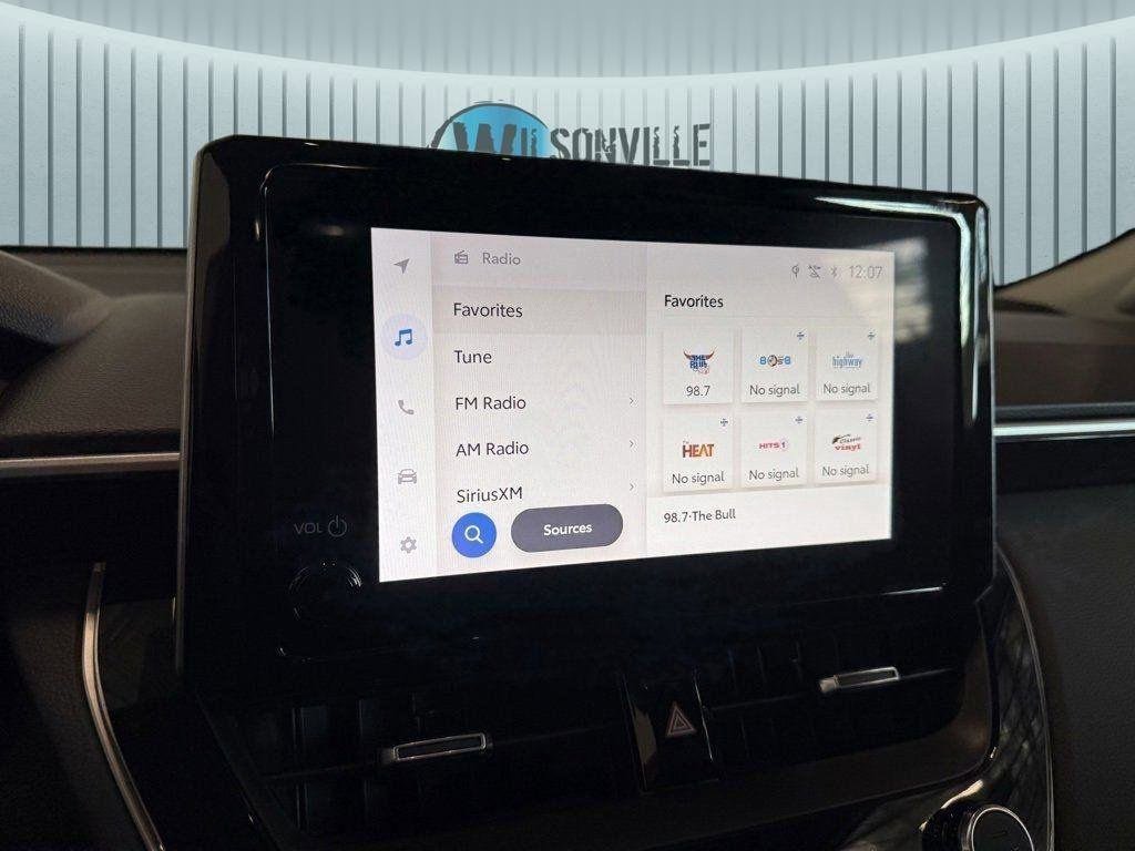 Used 2024 Toyota Corolla Cross XLE image 2