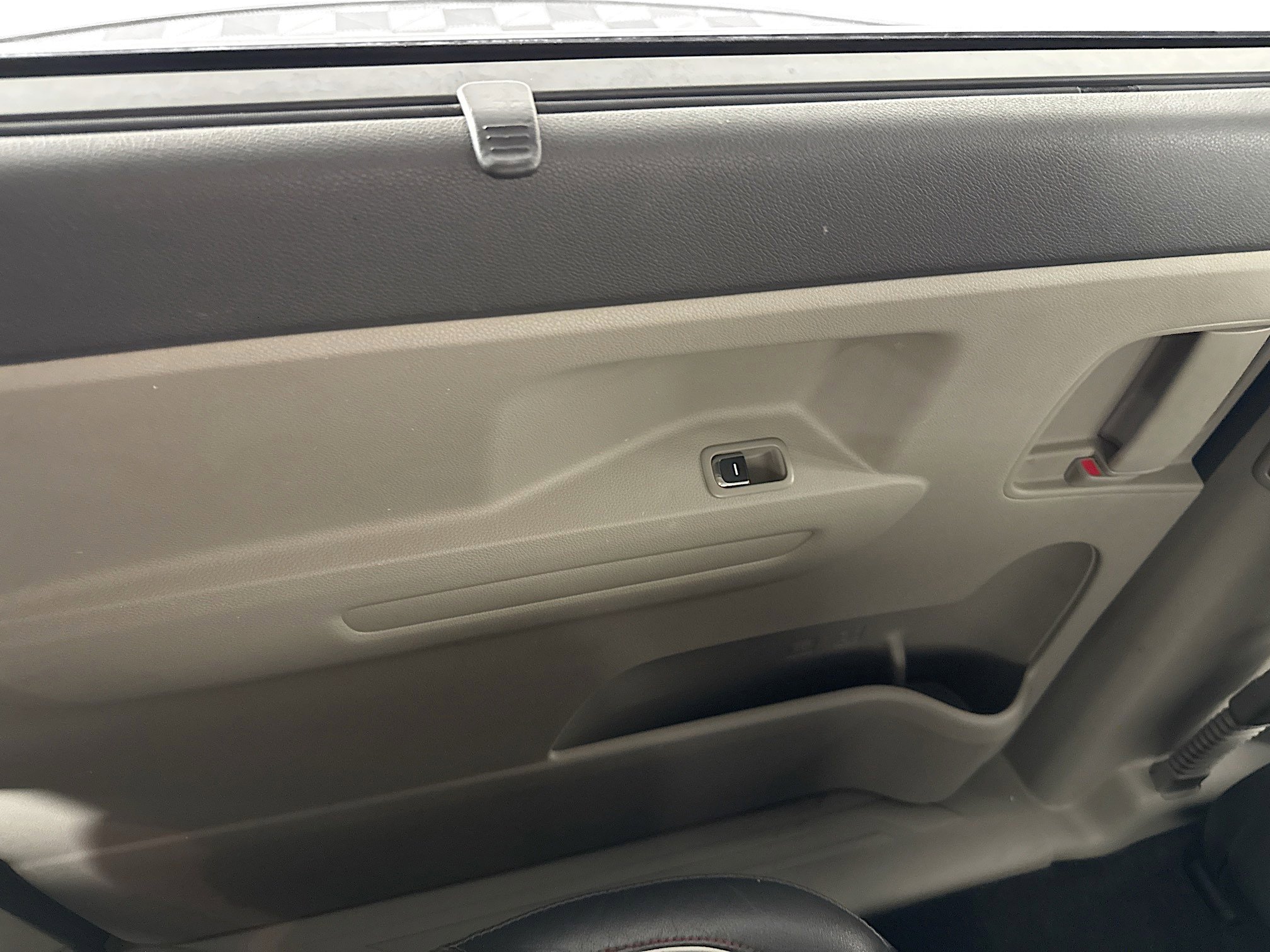 Used 2018 Kia Sedona LX w/ LX Essentials Premium Package FWD image 42