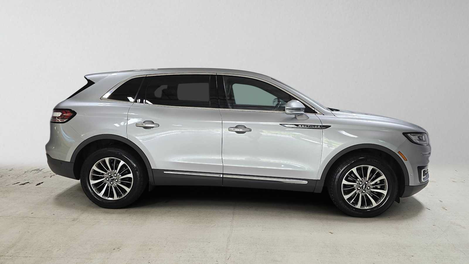 Used 2020 Lincoln Nautilus Reserve FWD image 2