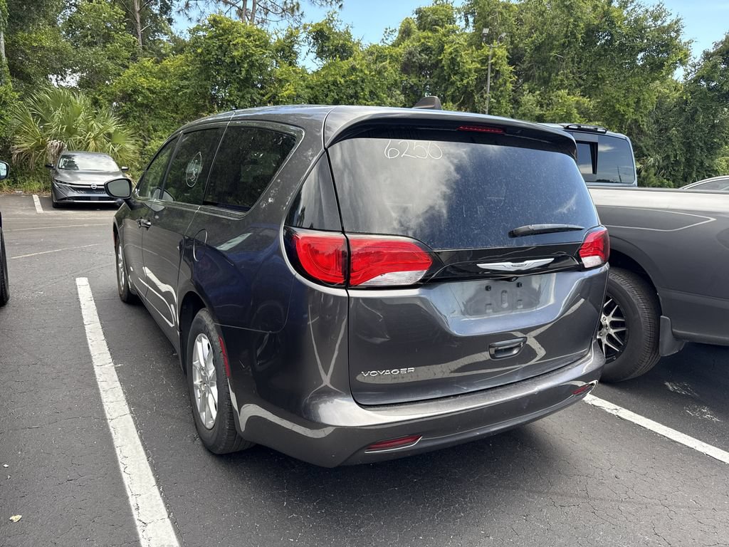 Used 2022 Chrysler Voyager LX FWD image 5