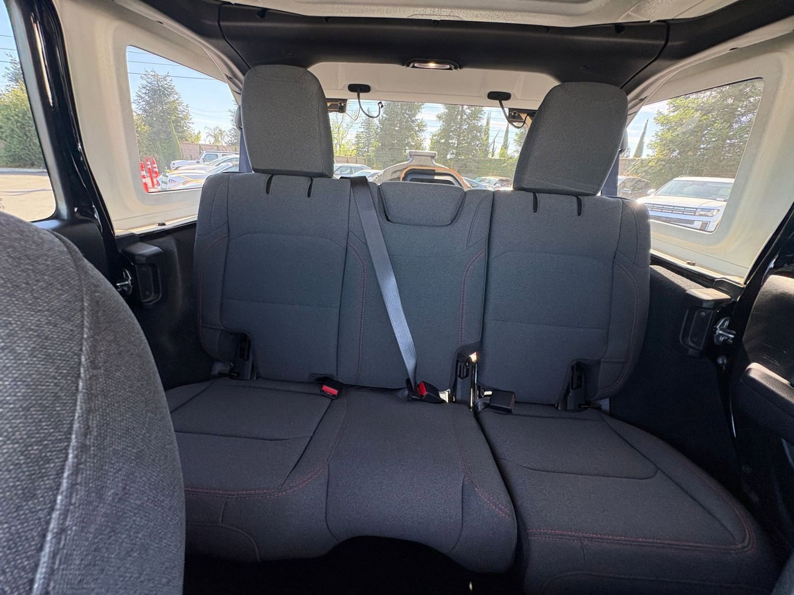 Used 2025 Jeep Wrangler Unlimited Rubicon image 37