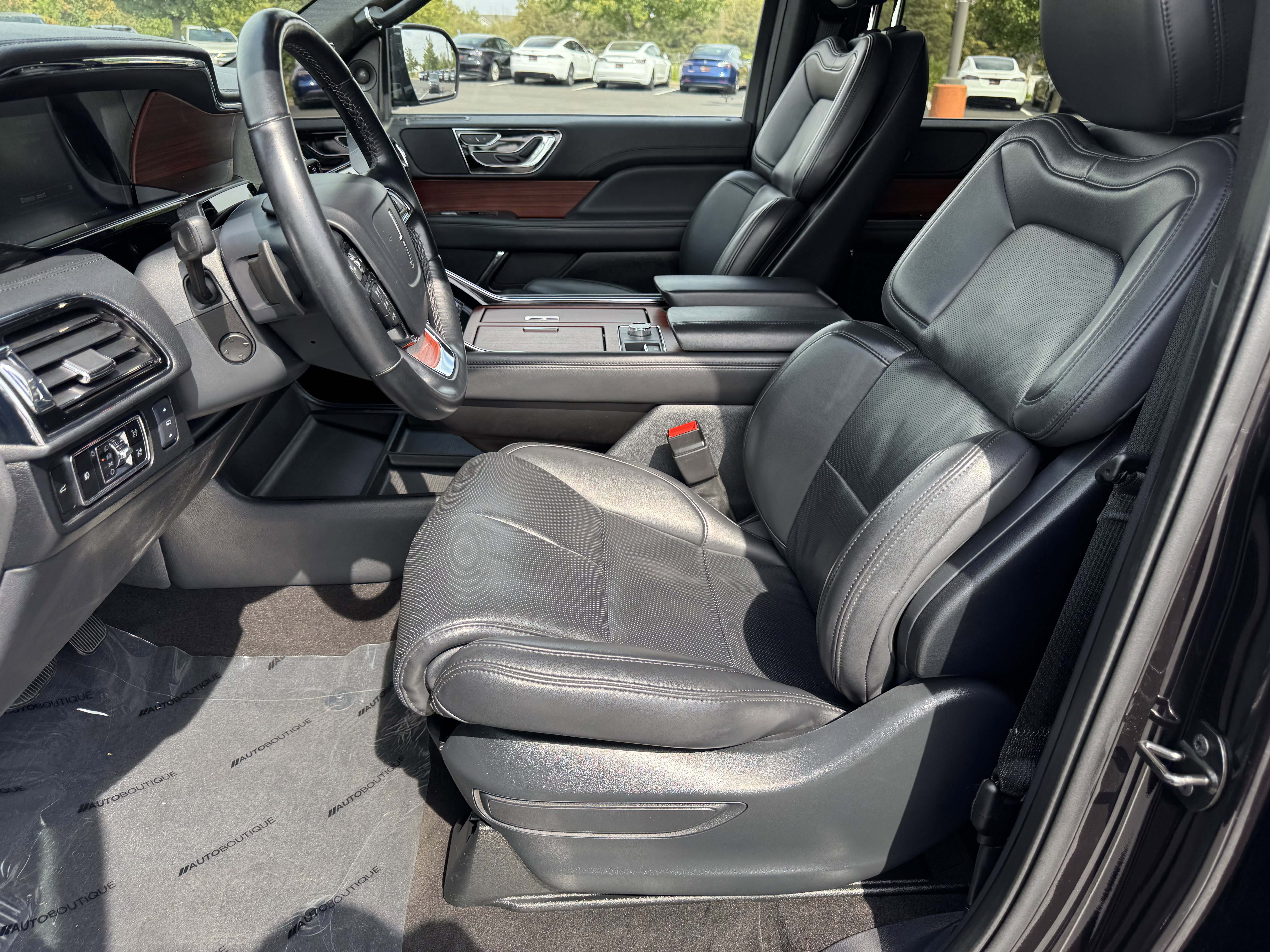 Used 2024 Lincoln Navigator L 4WD image 8