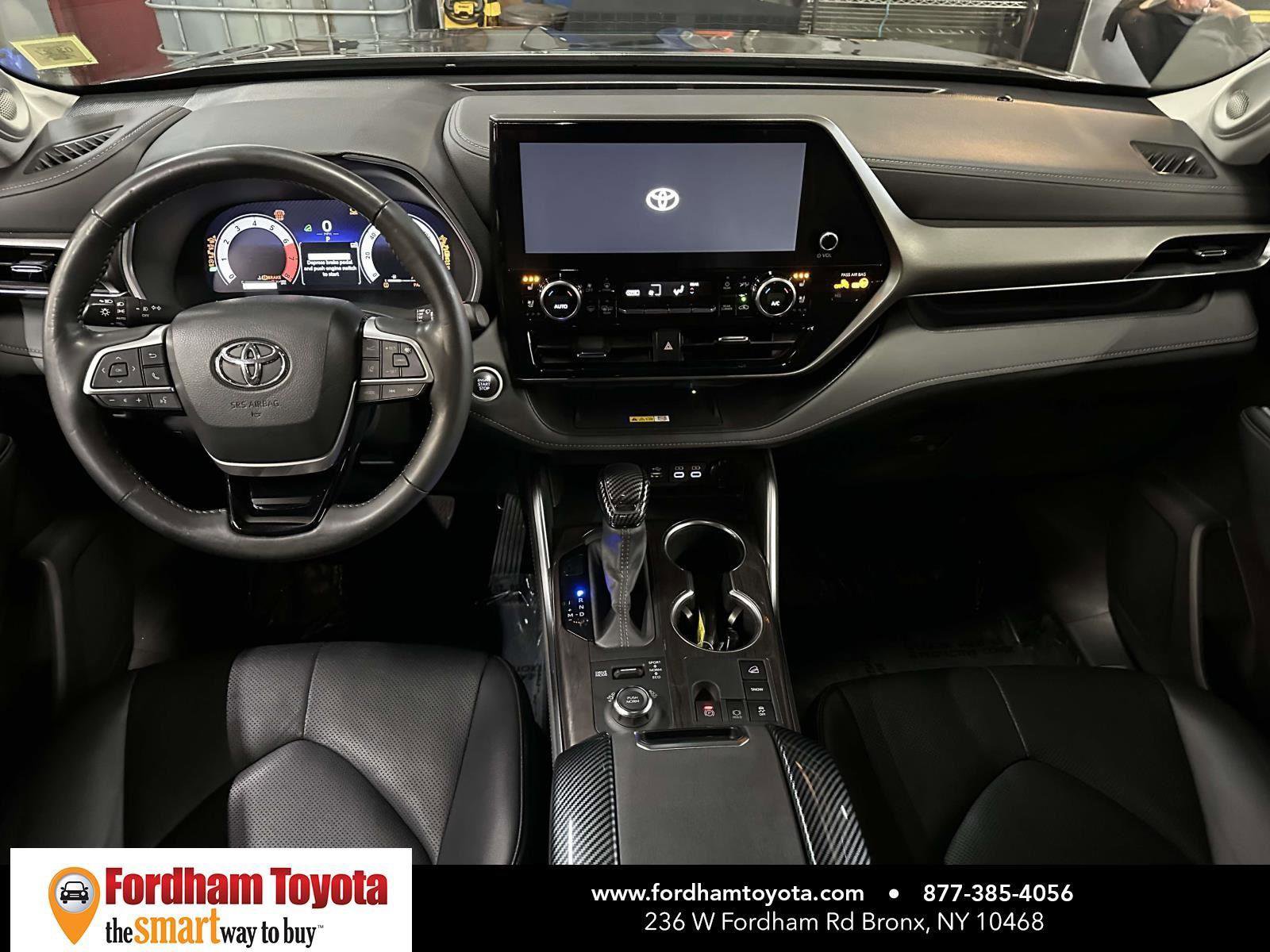 Used 2024 Toyota Highlander Limited image 17