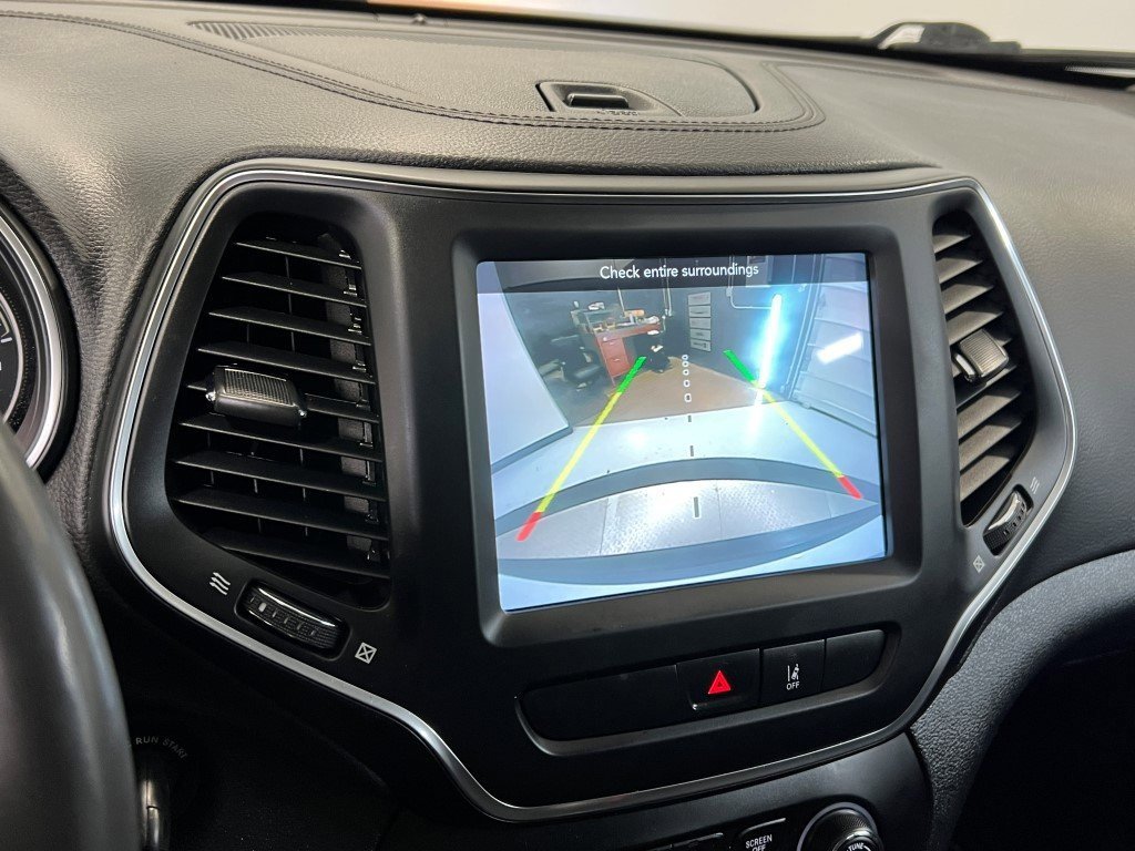 Used 2022 Jeep Cherokee Latitude w/ Sun & Sound Group image 38