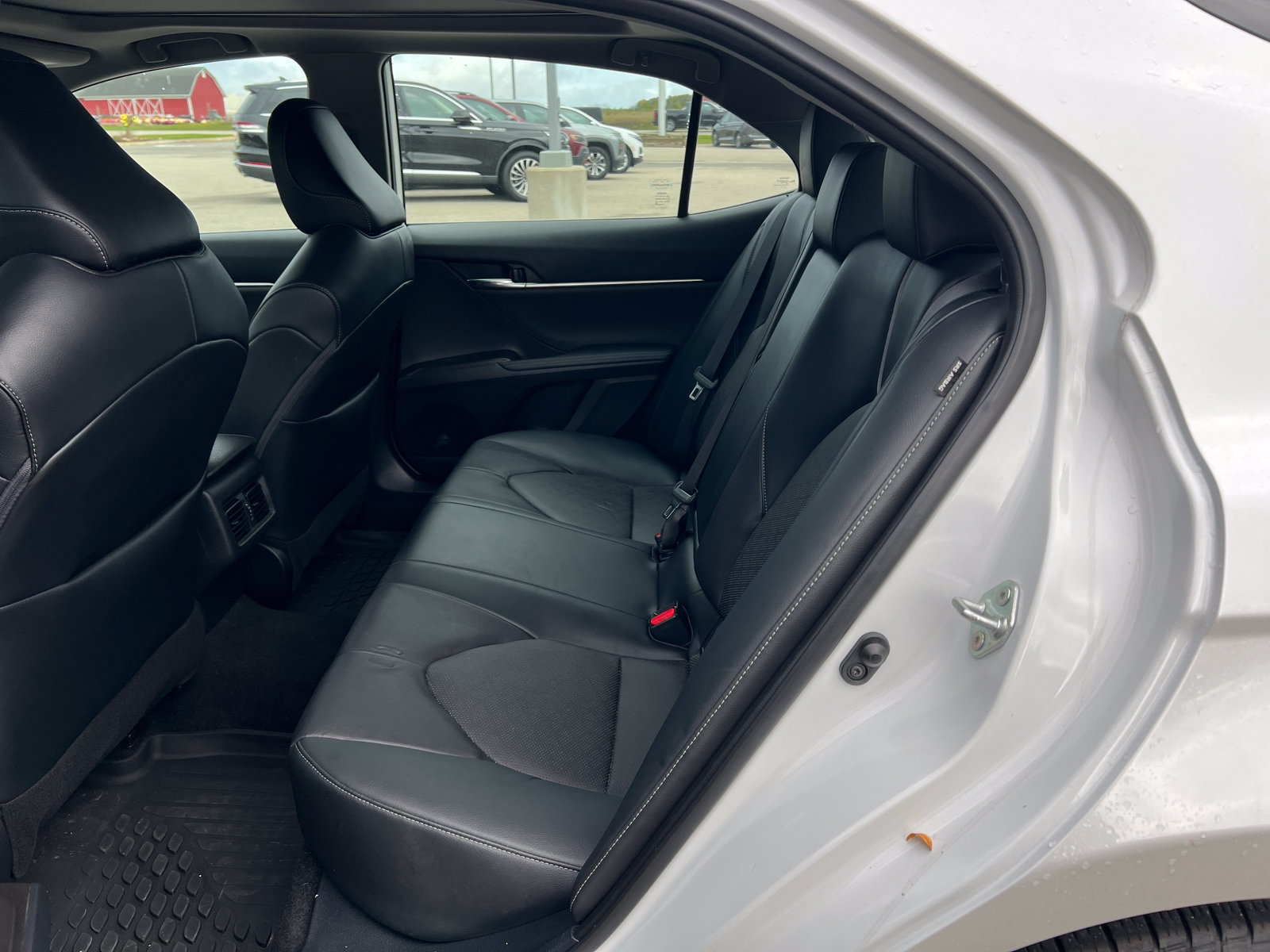 Used 2022 Toyota Camry XSE FWD image 5