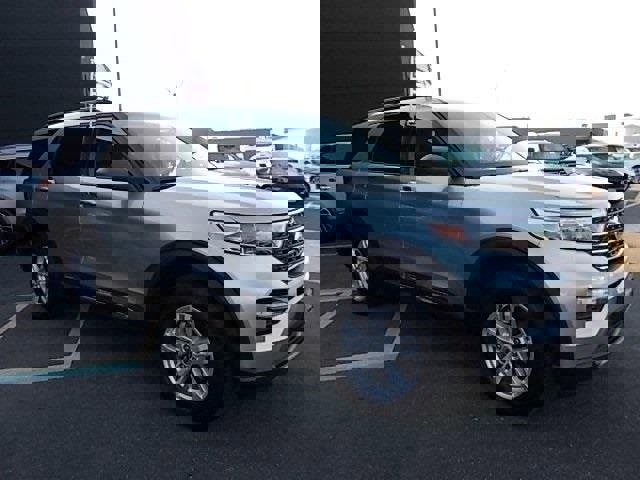 Certified 2022 Ford Explorer XLT image 2