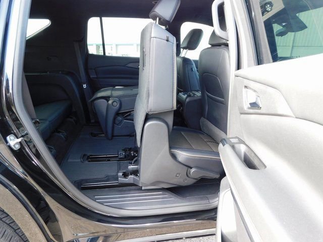 Used 2025 Chevrolet Traverse High Country w/ LPO, Floor Liner Package image 32