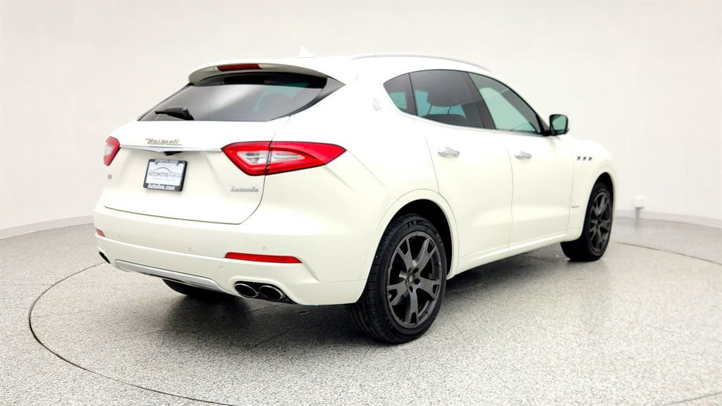 Used 2019 Maserati Levante GranLusso image 5