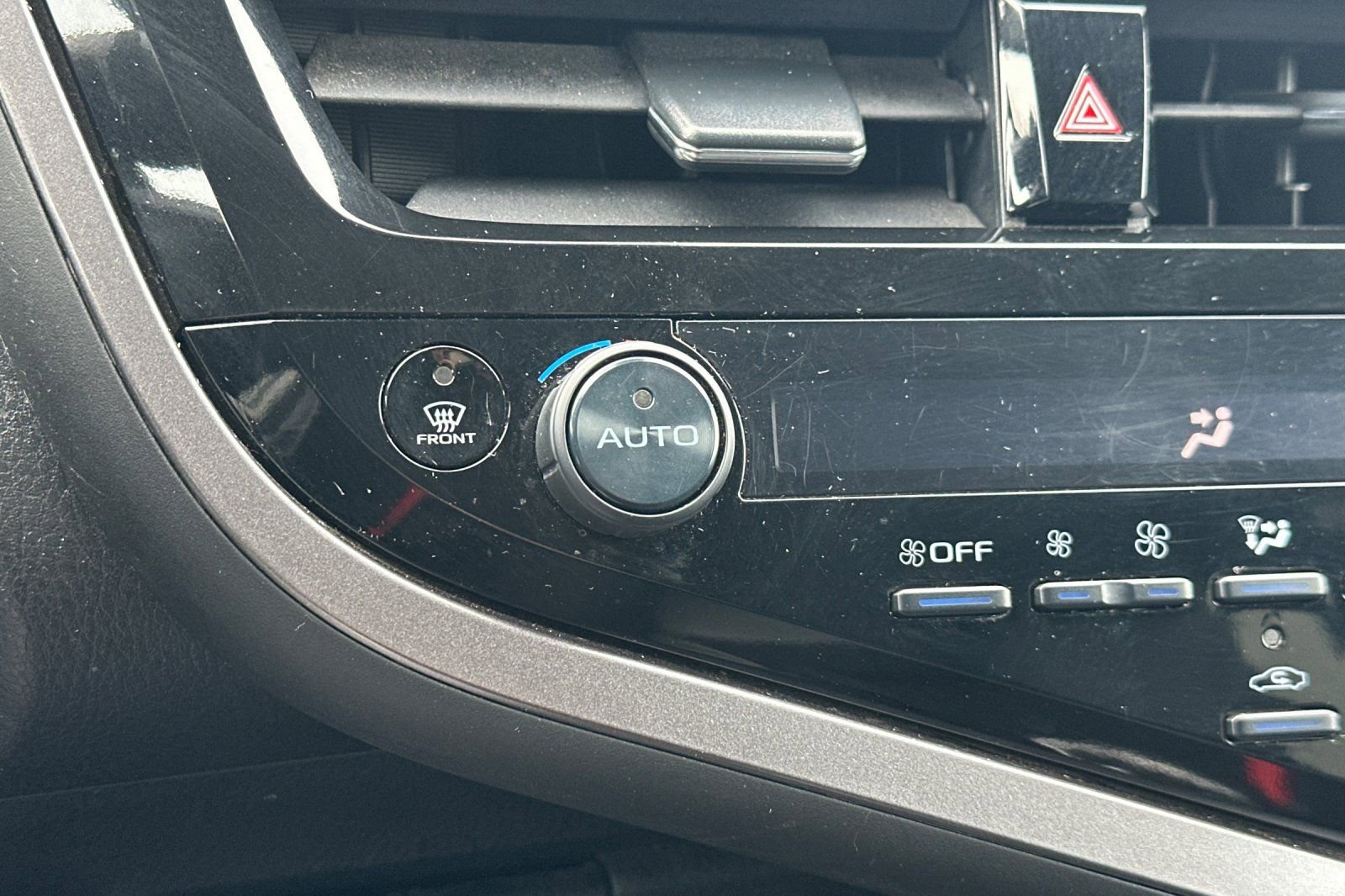 Used 2024 Toyota Camry SE image 28