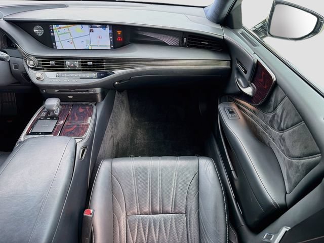 Used 2018 Lexus LS 500 w/ Interior Upgrade Package RWD image 18