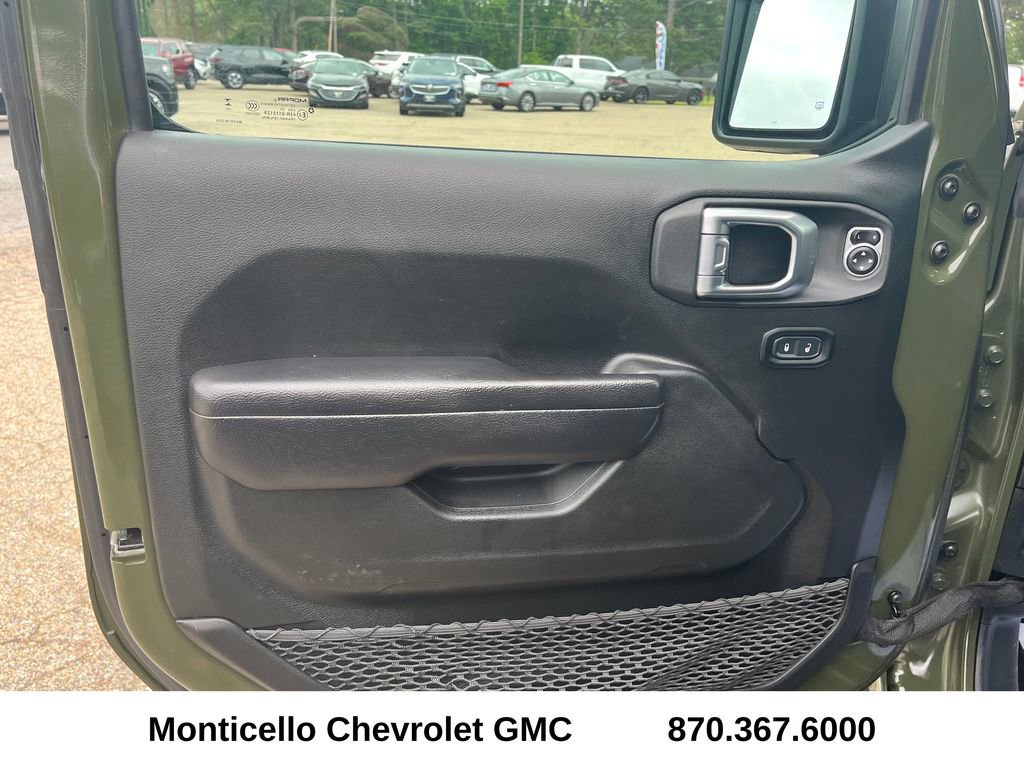 Used 2023 Jeep Gladiator Mojave w/ Cold Weather Group AWD/4WD image 10