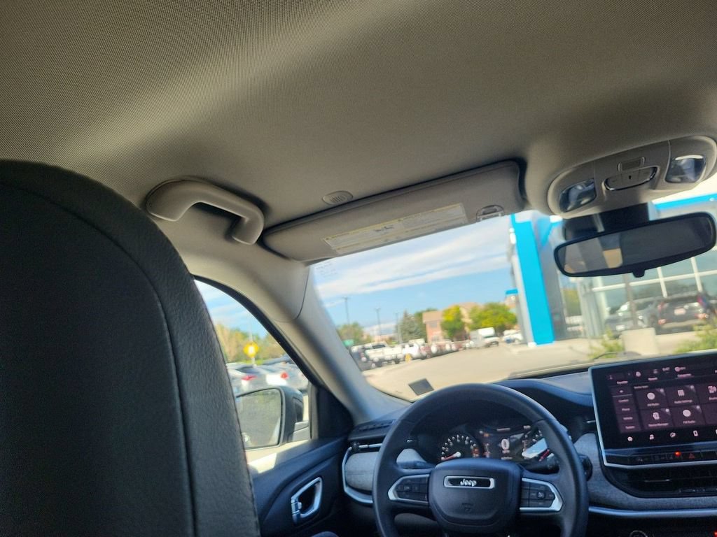 Used 2022 Jeep Compass Latitude FWD image 11