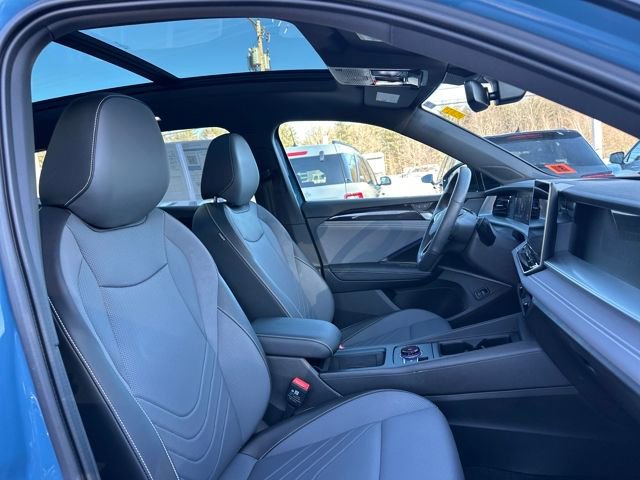 Used 2025 Volkswagen Tiguan SE R-Line image 22