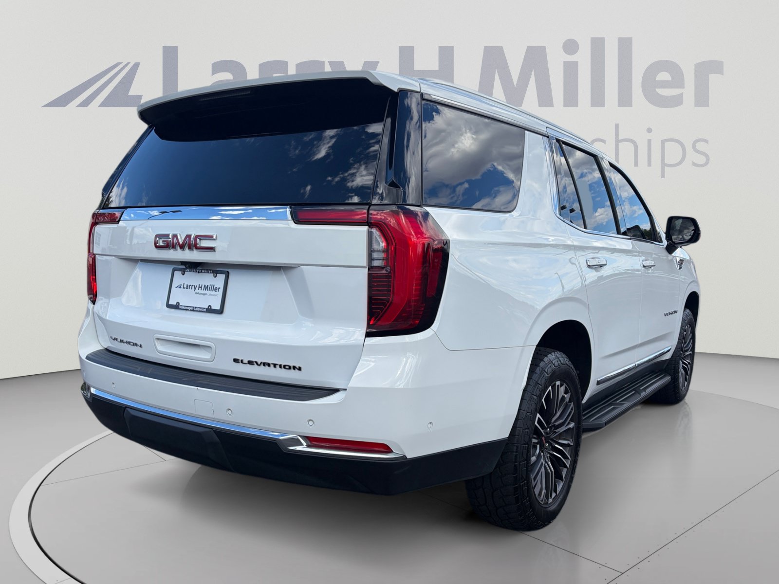 Used 2025 GMC Yukon Elevation AWD/4WD image 5