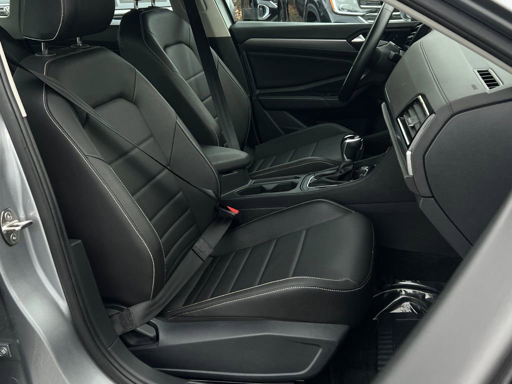 Certified 2024 Volkswagen Jetta SE image 9