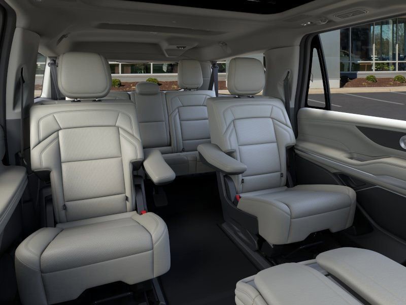 New 2026 Lincoln Navigator L Reserve AWD/4WD image 11