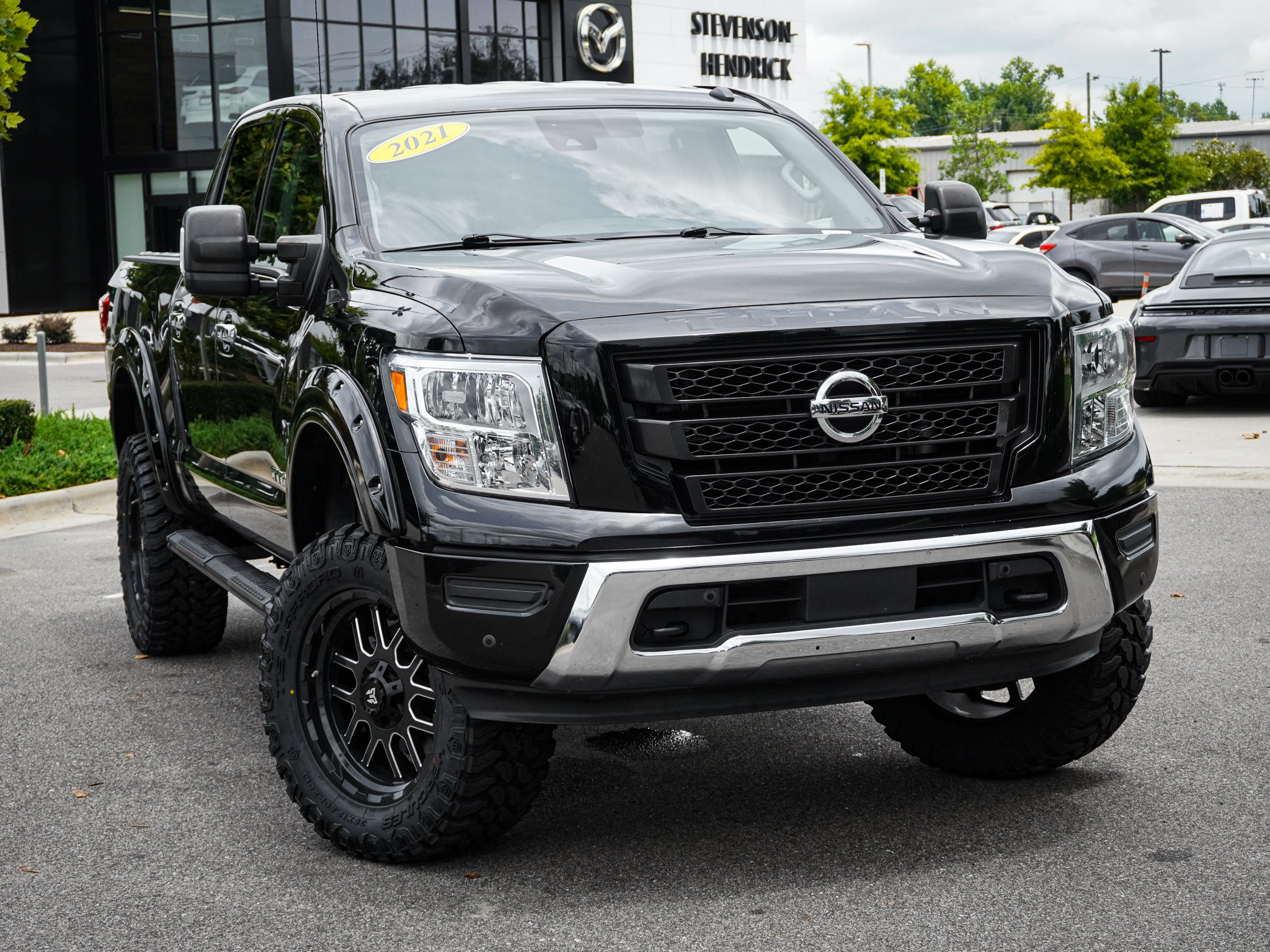Used 2021 Nissan Titan SV w/ SV Convenience Package AWD/4WD image 2