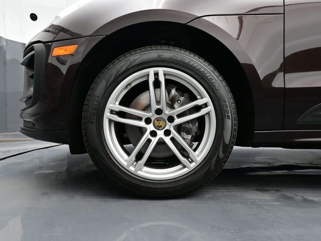 Certified 2022 Porsche Macan image 6