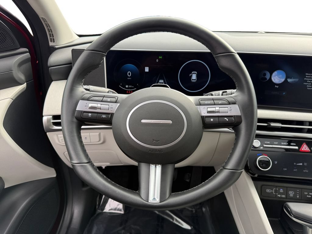 Used 2025 Hyundai Tucson SEL FWD image 12