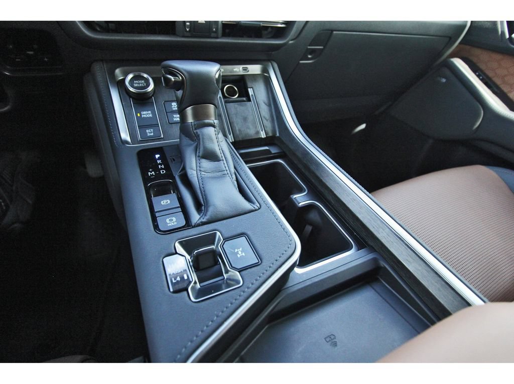 Used 2025 Lexus GX 550 w/ Accessory Package (2T) AWD/4WD image 27
