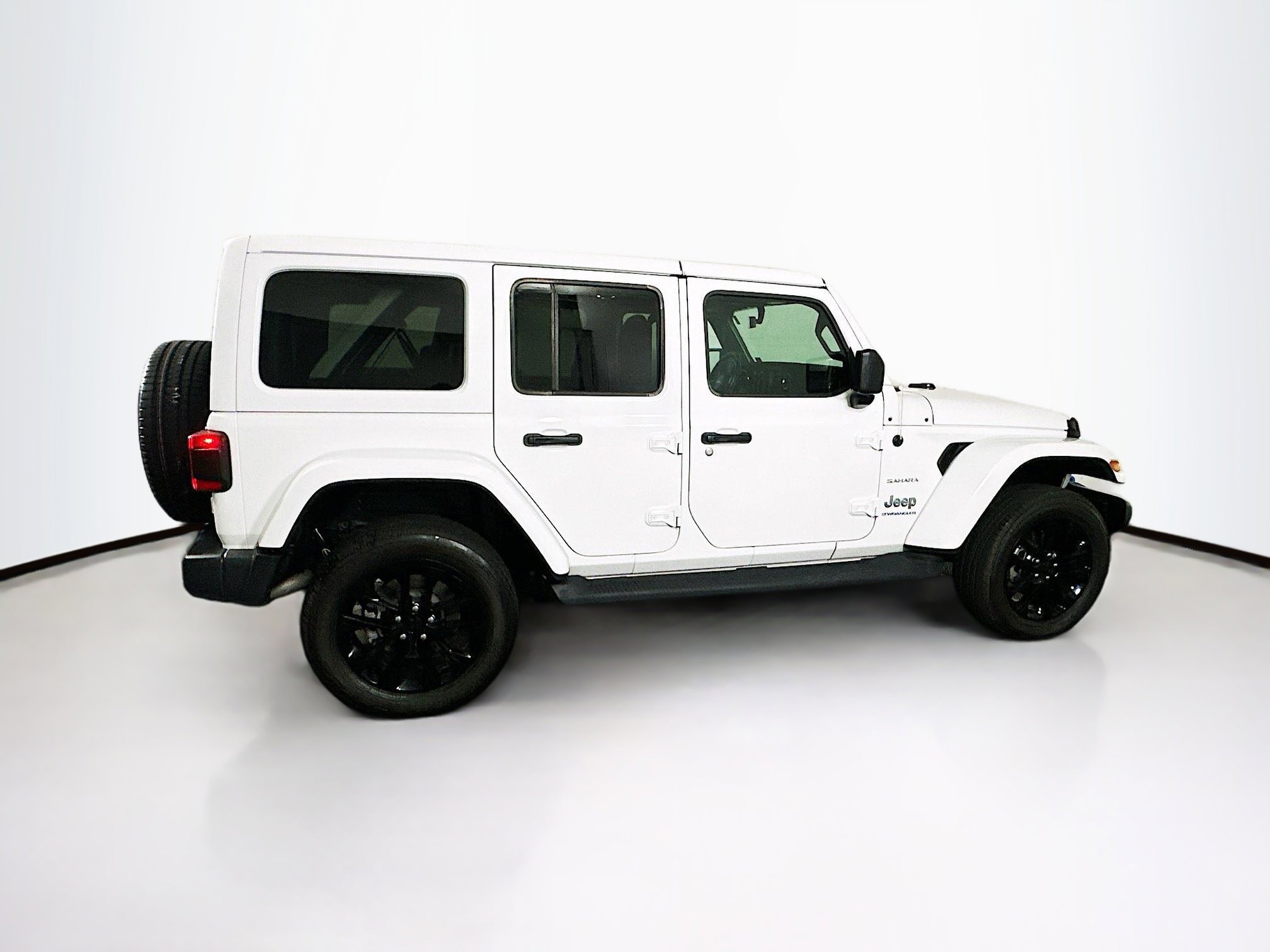Used 2023 Jeep Wrangler Sahara w/ Cold Weather Group image 10