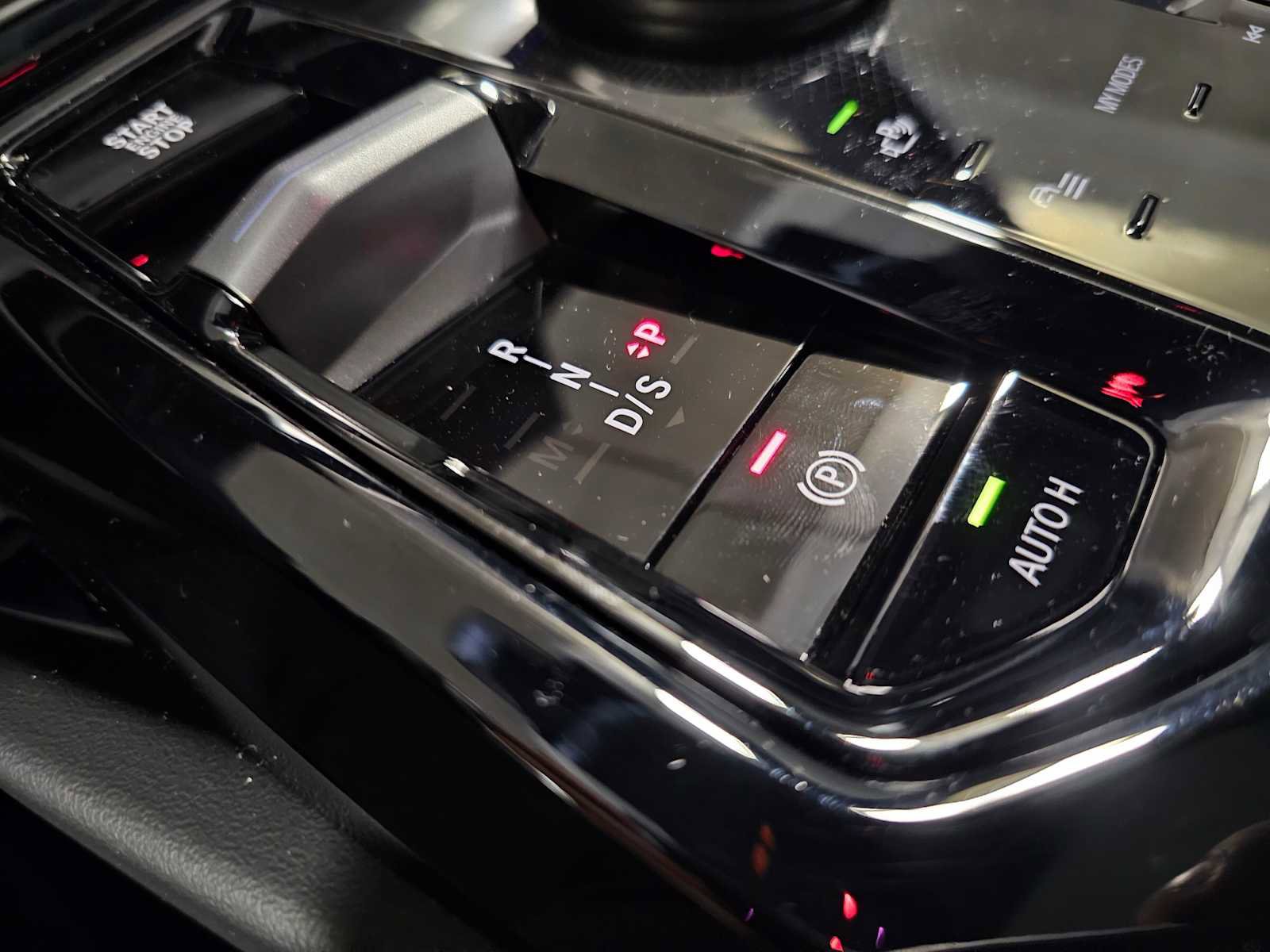 Used 2025 BMW 530i xDrive w/ M Sport Package image 21