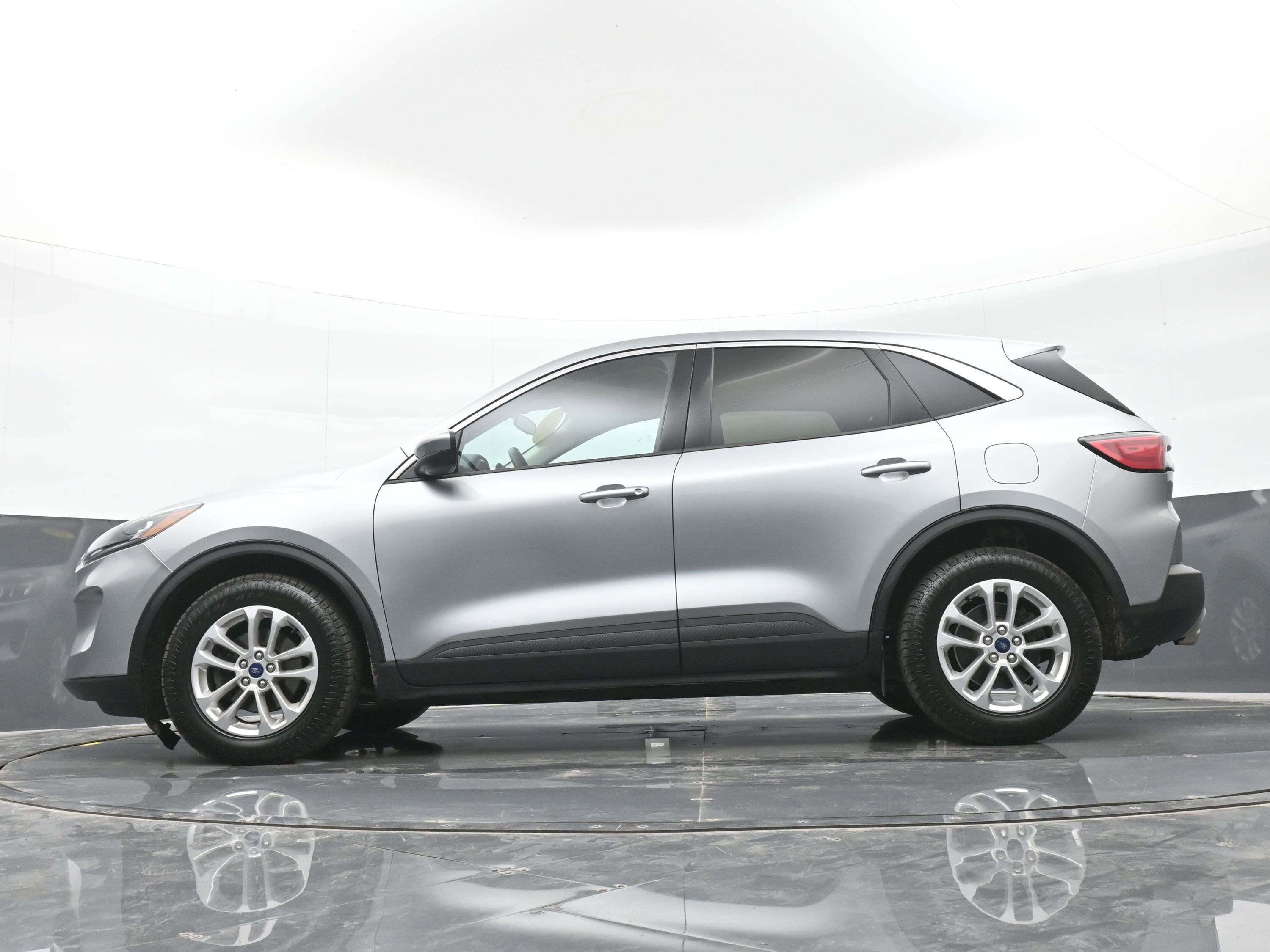Used 2021 Ford Escape SE image 45