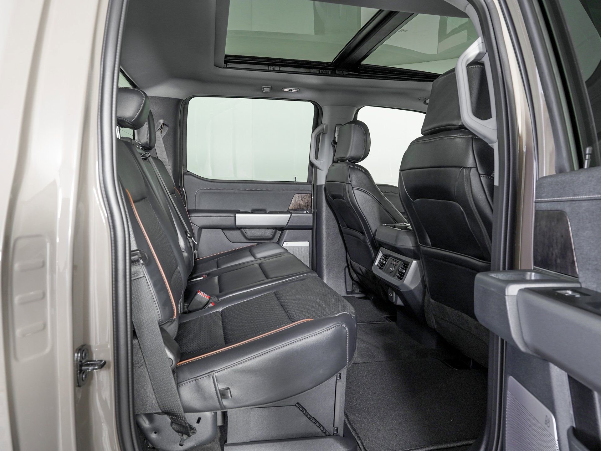 Used 2026 Ford F450 Lariat image 9