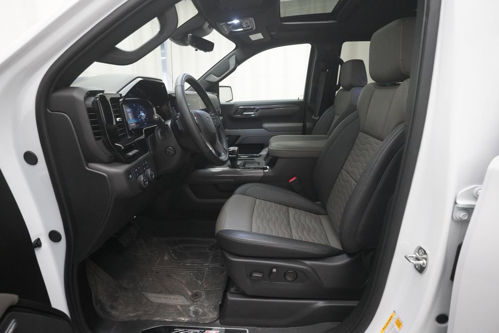 Used 2025 Chevrolet Silverado 1500 ZR2 w/ Technology Package AWD/4WD image 7