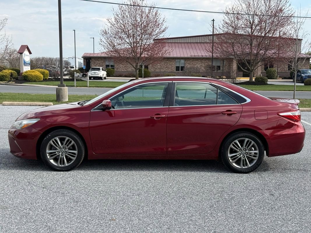 Used 2016 Toyota Camry SE image 5