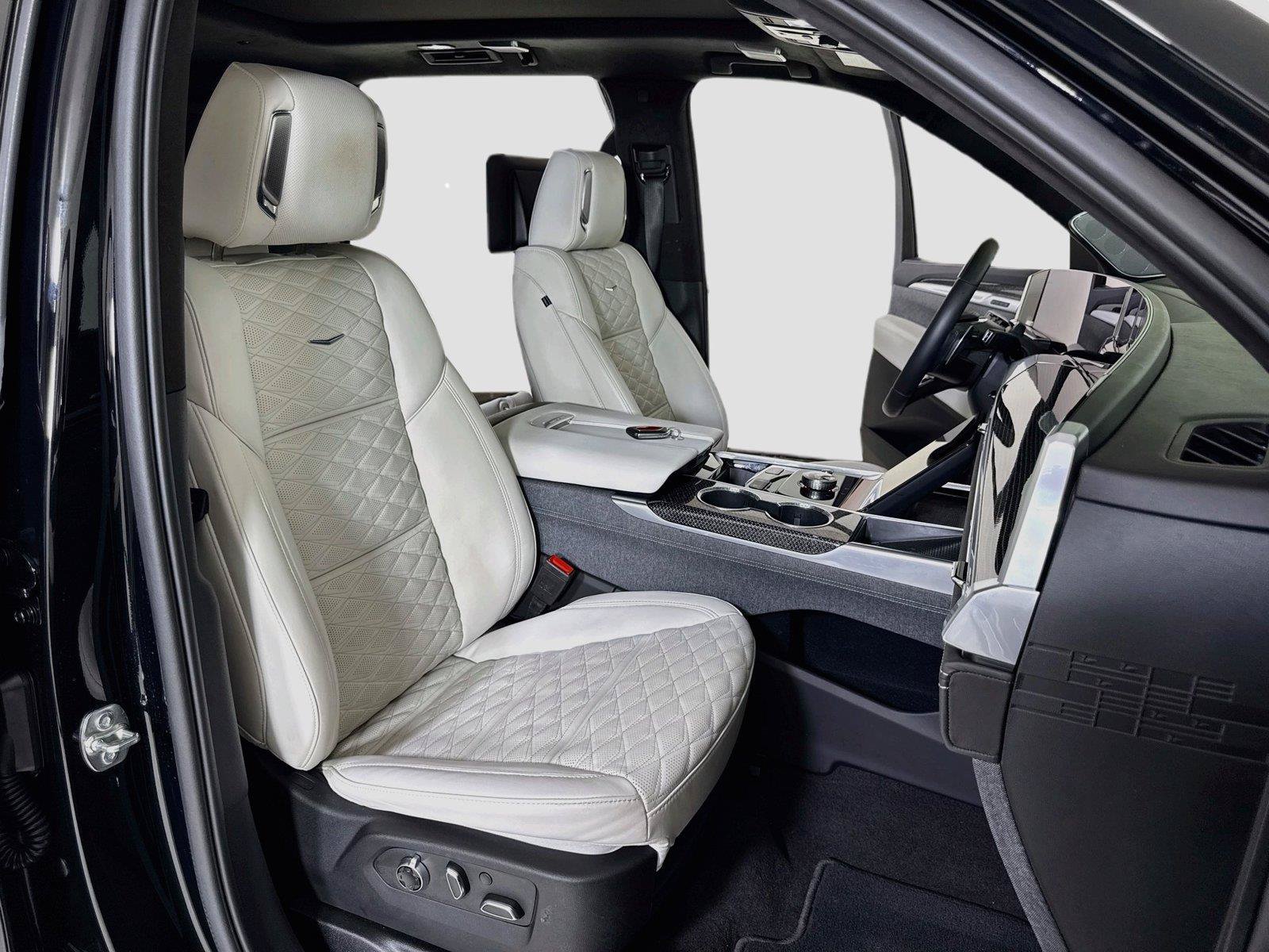 Used 2025 Cadillac Escalade V w/ LPO, ONYX Package AWD/4WD image 37