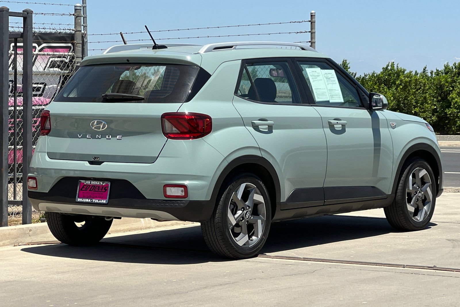 Used 2025 Hyundai Venue SEL FWD image 4