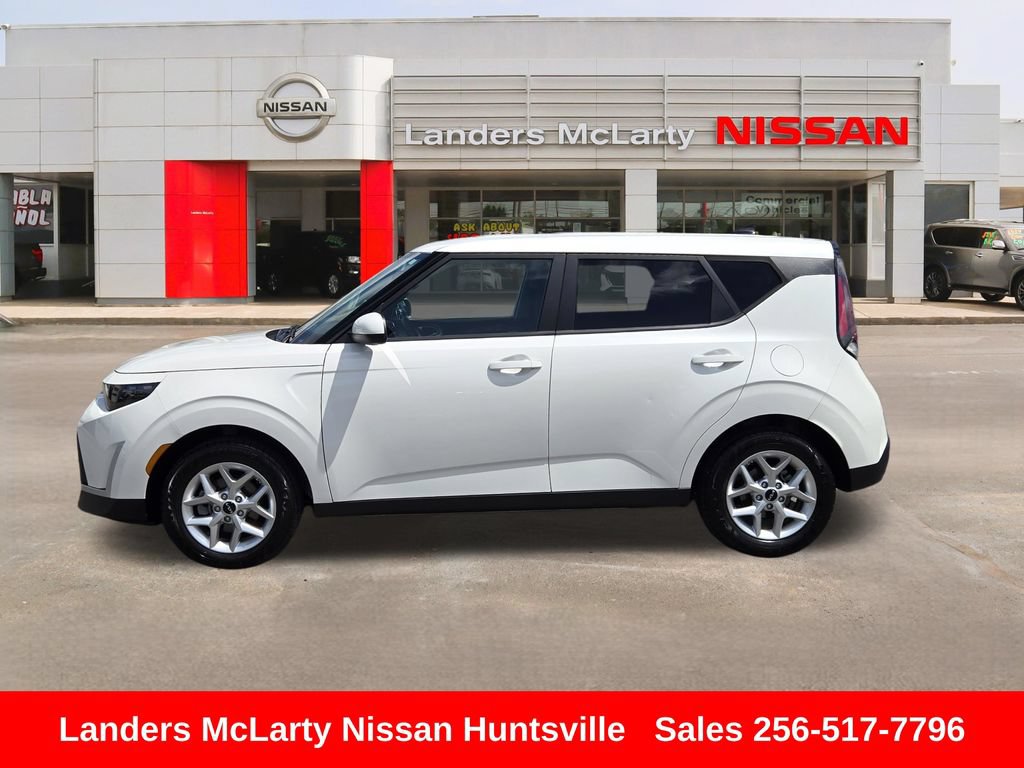 Used 2024 Kia Soul LX w/ Option Group 015 FWD image 8