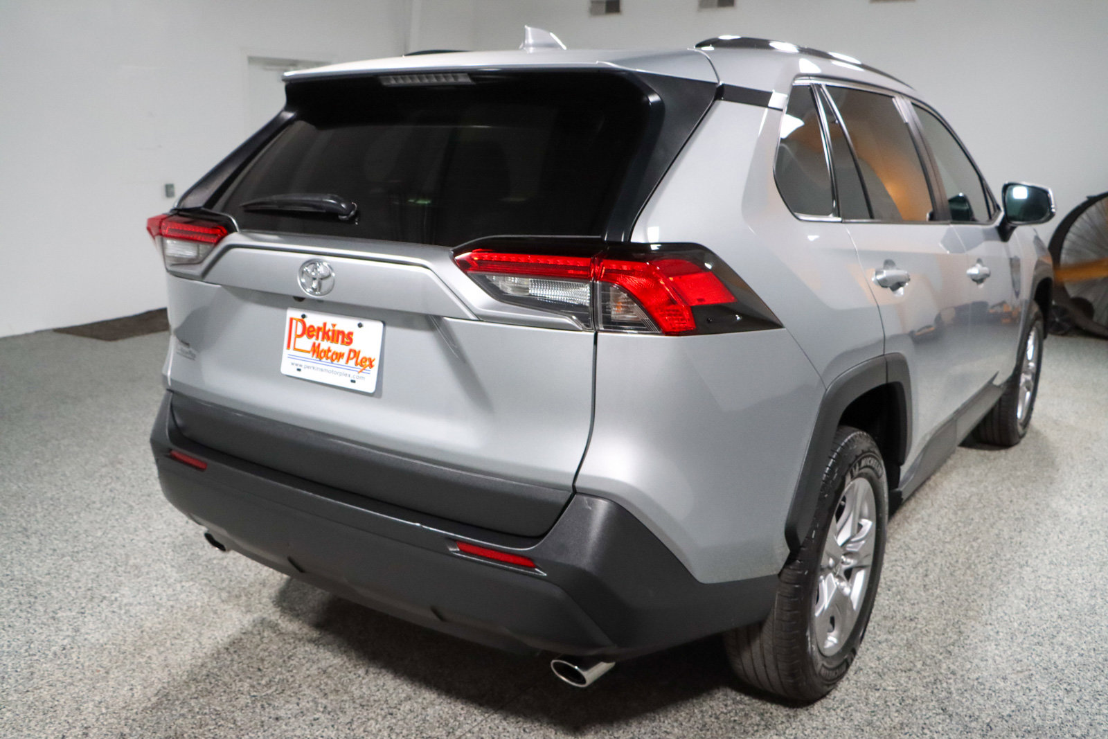 Used 2022 Toyota RAV4 XLE image 7