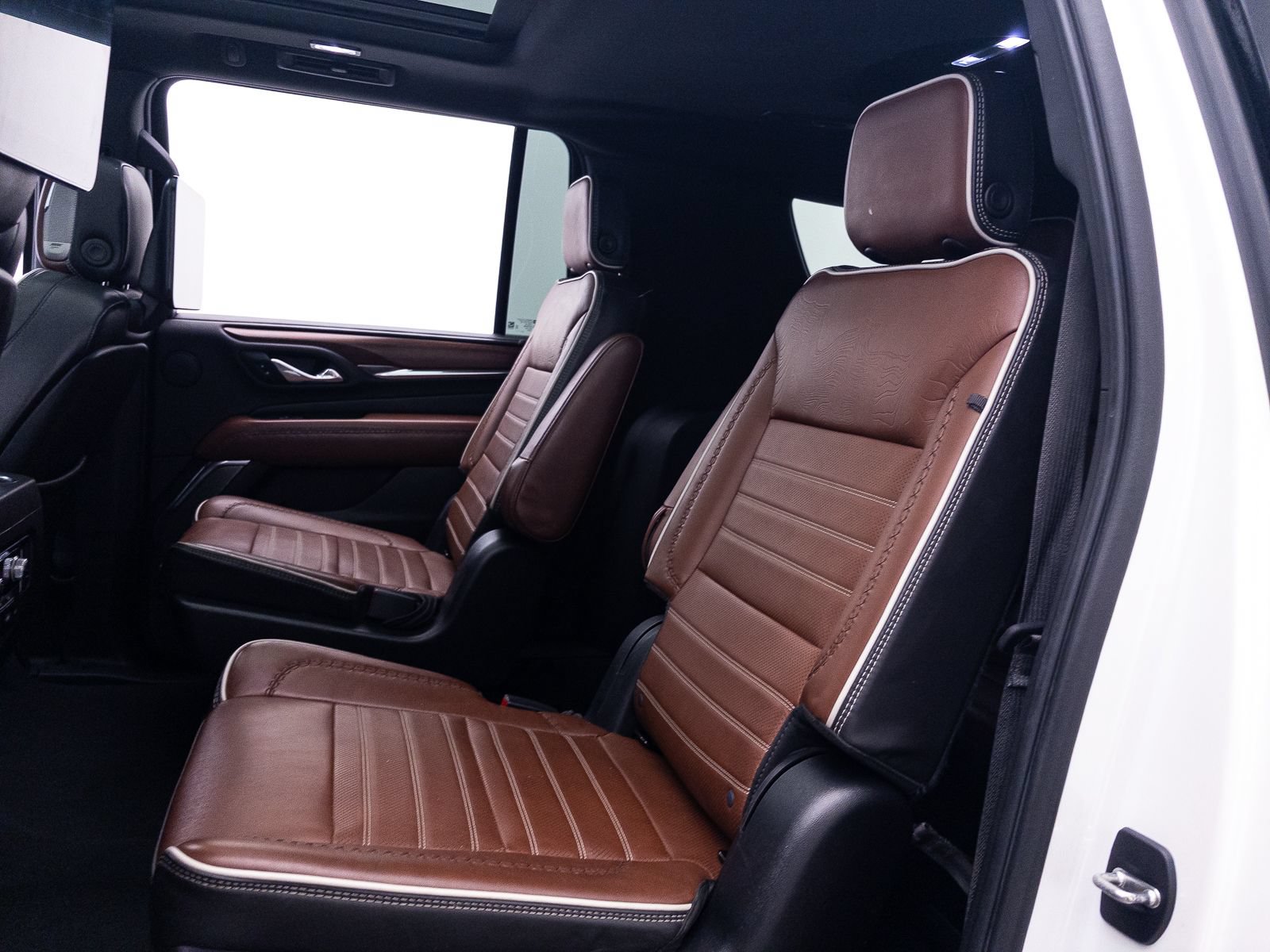 Used 2023 GMC Yukon XL Denali Ultimate AWD/4WD image 51
