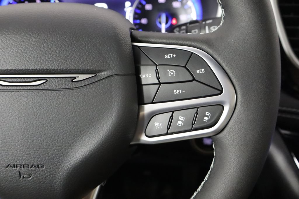 New 2027 Chrysler Pacifica Select FWD image 10