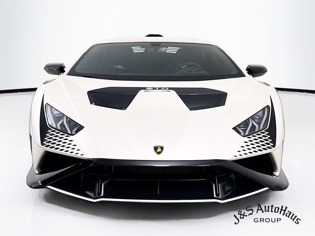 Used 2023 Lamborghini Huracan STO RWD image 2