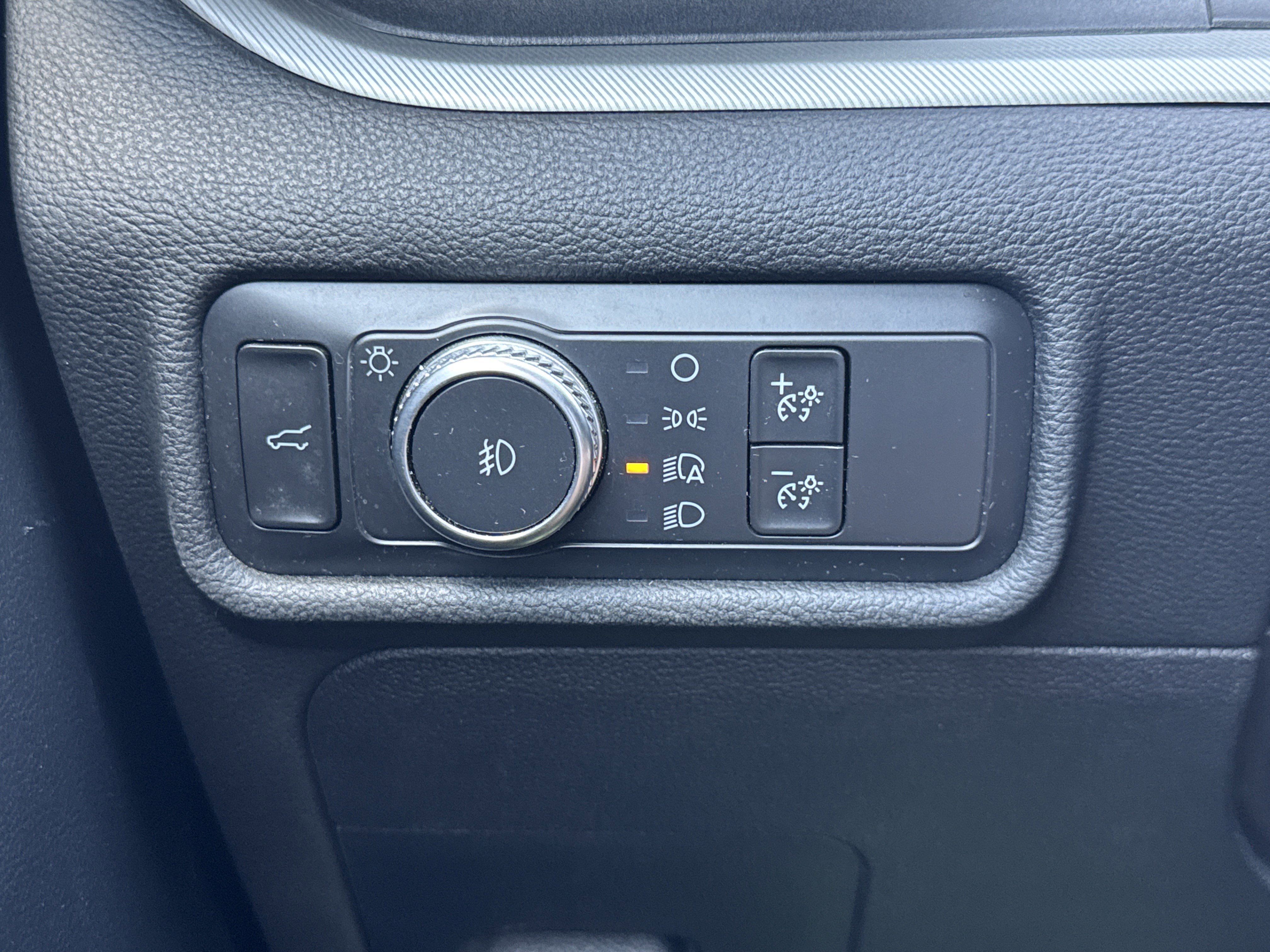 Used 2020 Ford Explorer XLT w/ Equipment Group 202A image 15