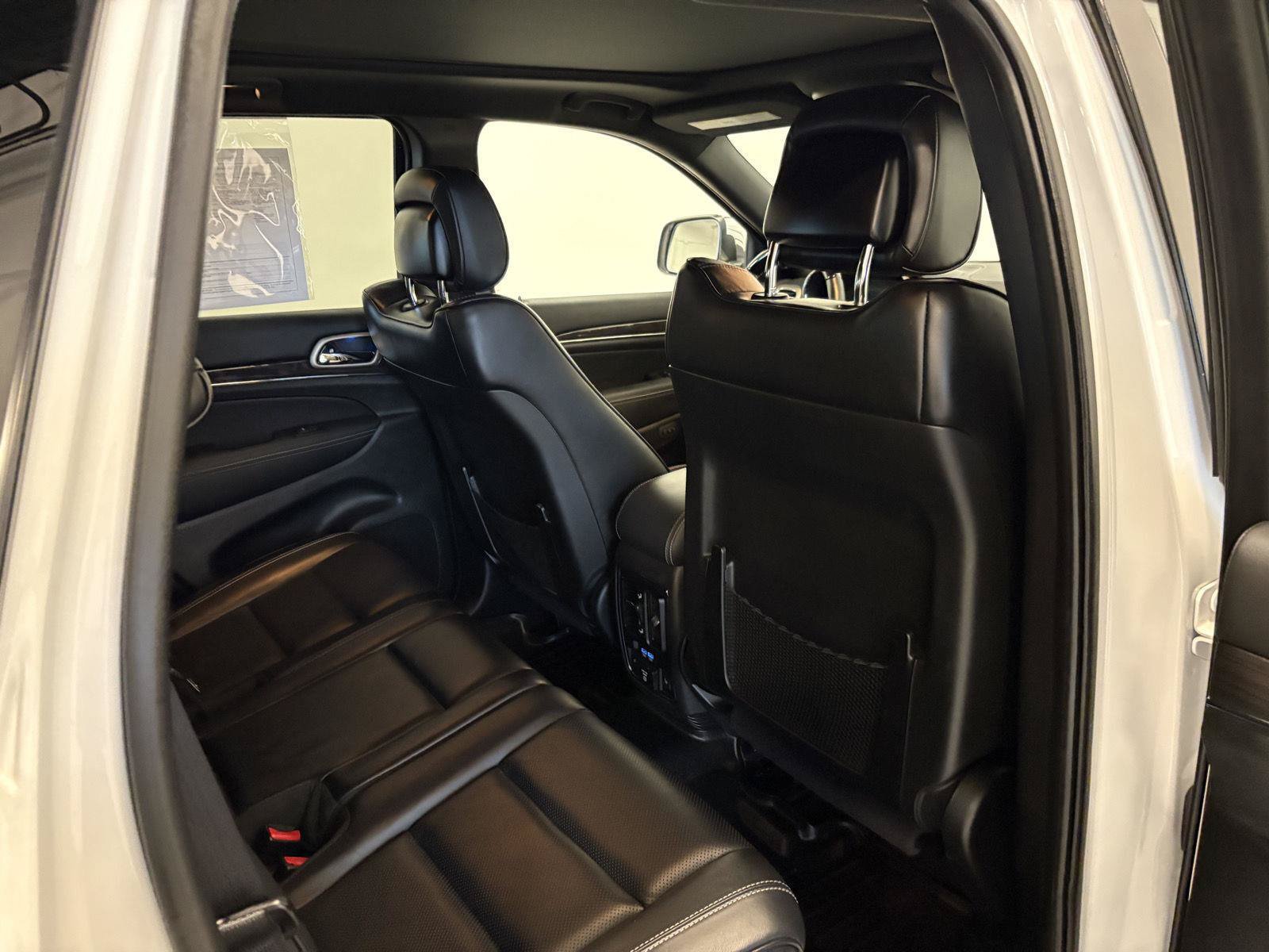 Used 2015 Jeep Grand Cherokee Overland AWD/4WD image 49