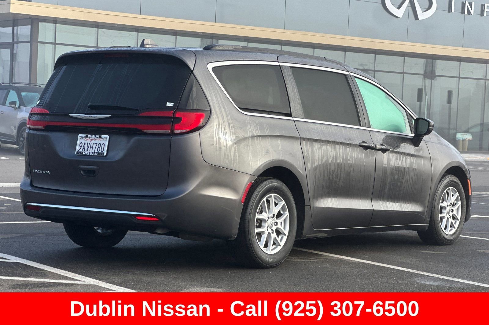 Used 2022 Chrysler Pacifica Touring-L FWD image 4