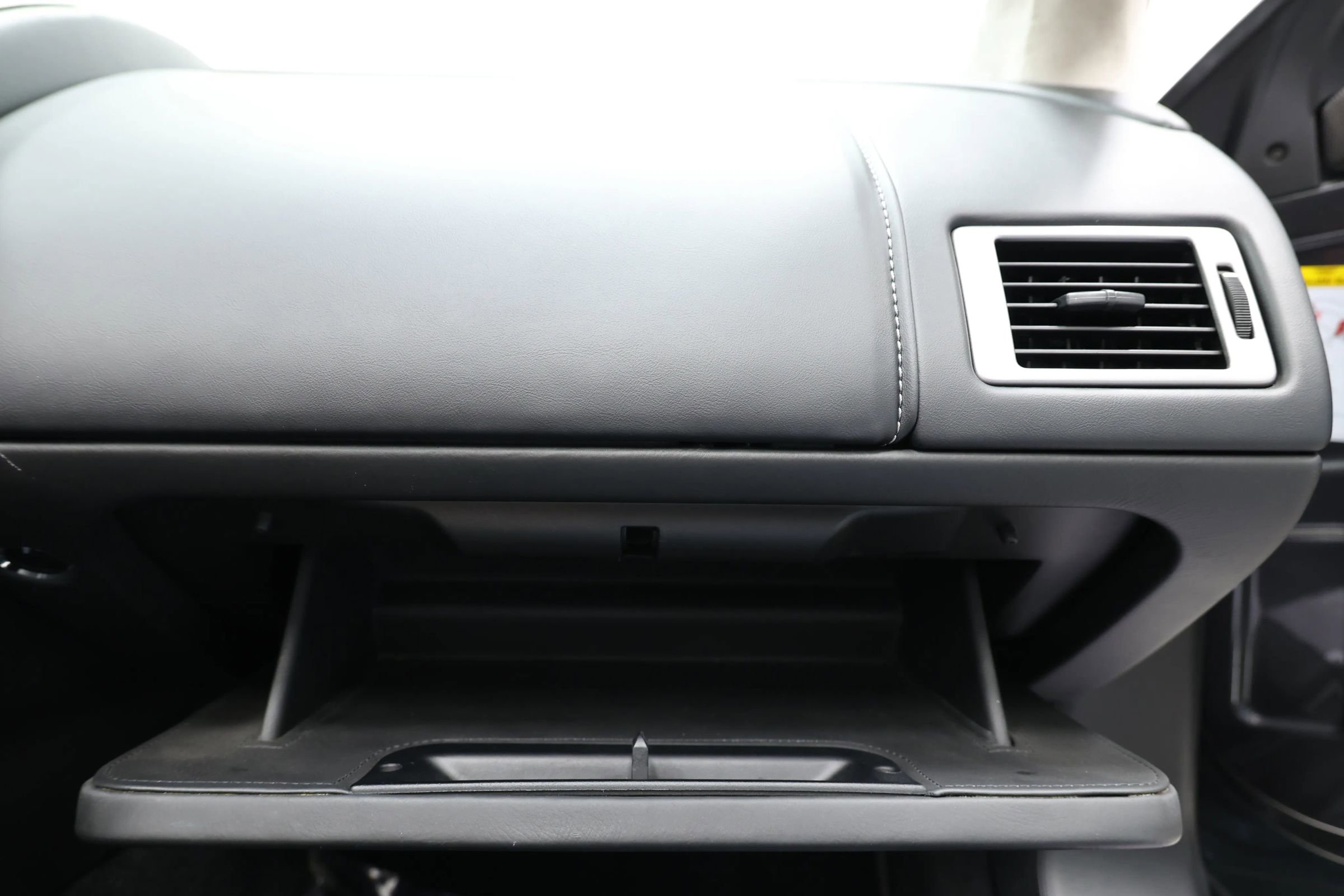 Used 2012 Aston Martin Virage Volante image 91