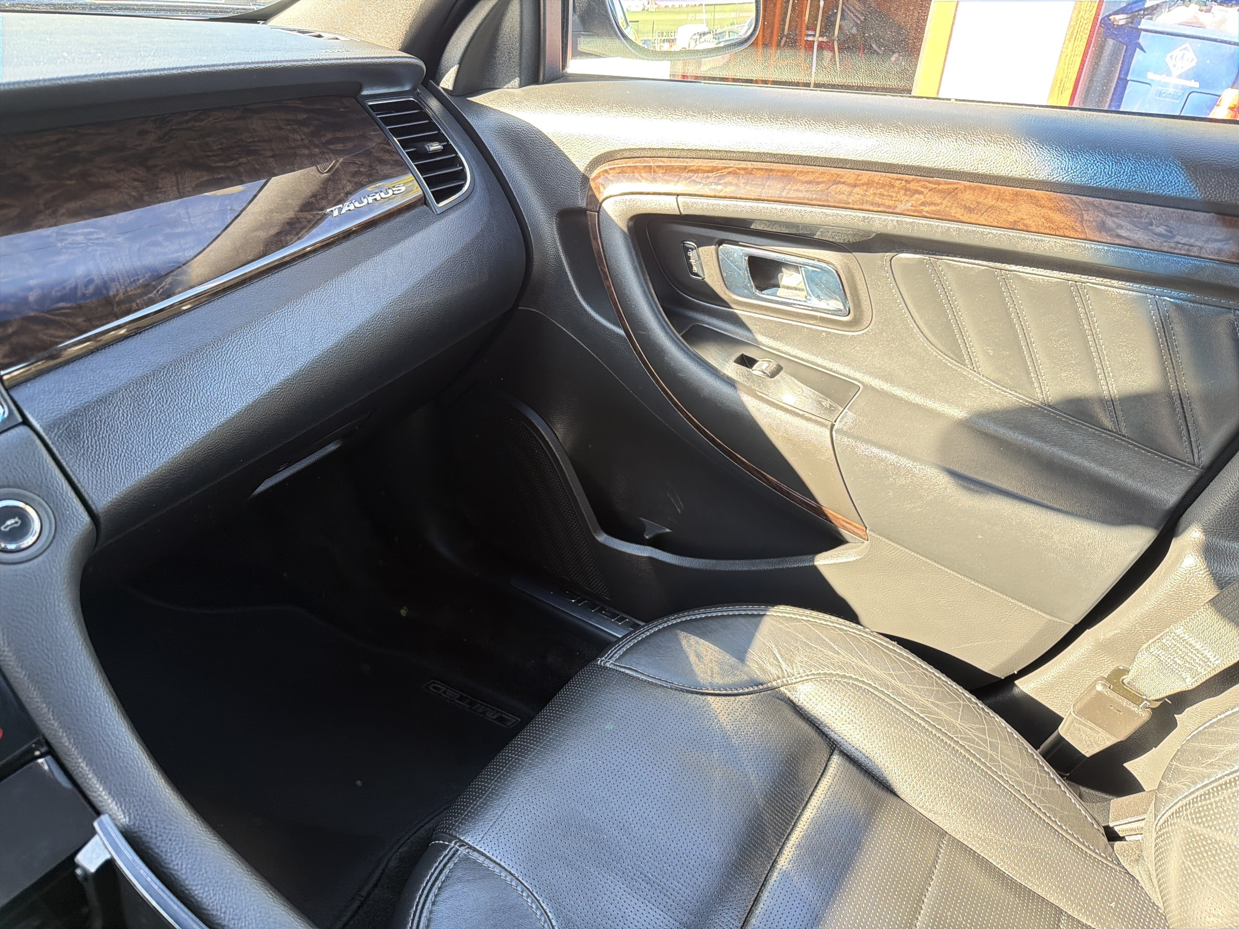Used 2015 Ford Taurus Limited w/ Equipment Group 301A FWD image 25