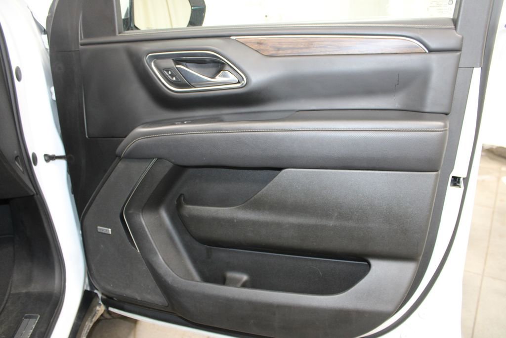 Used 2023 Chevrolet Suburban Premier image 33